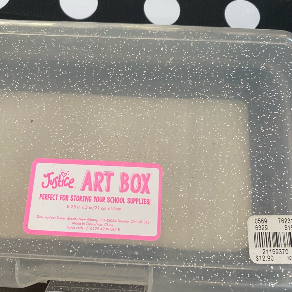 Justice Loose leaf has 3 folders and slats for organizing w Name Tag & Art box - Picture 12 of 12